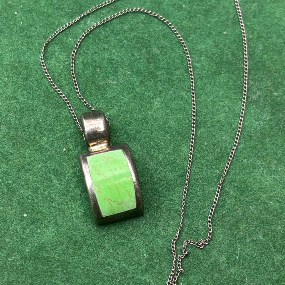 Elegant Silver and Green Pendant Necklace